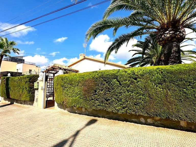 Villa for Sale in Costa Blanca Cabo Roig, Alicante 2