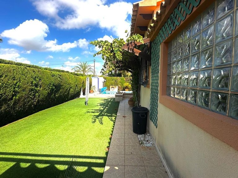 Villa for Sale in Costa Blanca Cabo Roig, Alicante 24