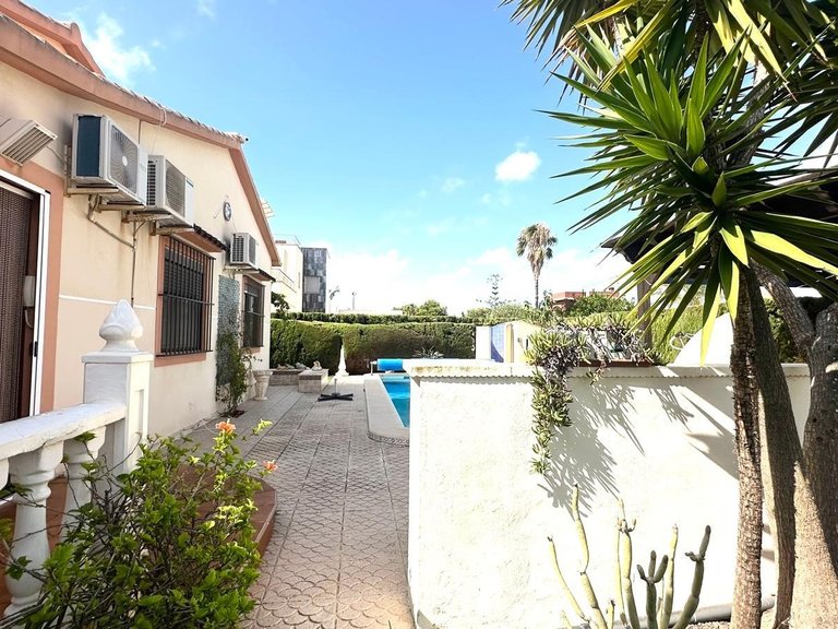 Villa for Sale in Costa Blanca Cabo Roig, Alicante 25