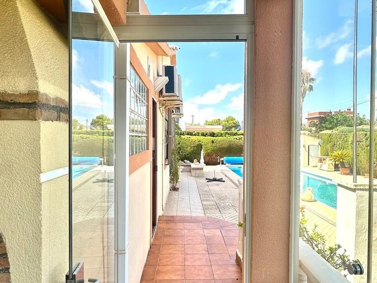 Villa for Sale in Costa Blanca Cabo Roig, Alicante 31