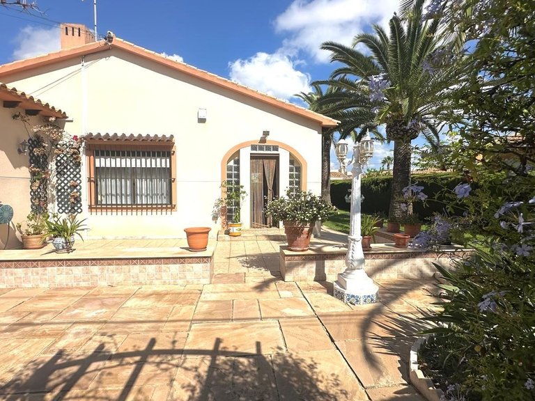 Villa for Sale in Costa Blanca Cabo Roig, Alicante 4