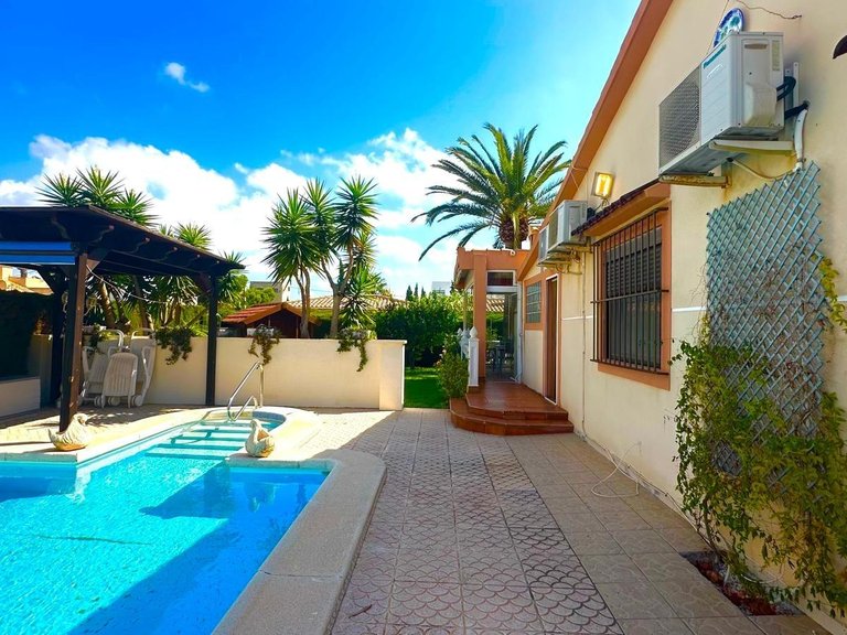 Villa for Sale in Costa Blanca Cabo Roig, Alicante 8