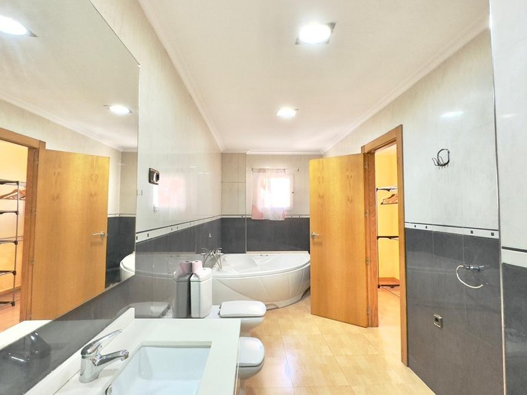 Apartment for Sale in Torrevieja, Alicante 26