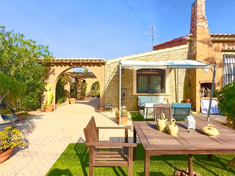 Villa for Sale in Costa Blanca Torrevieja, Alicante 1