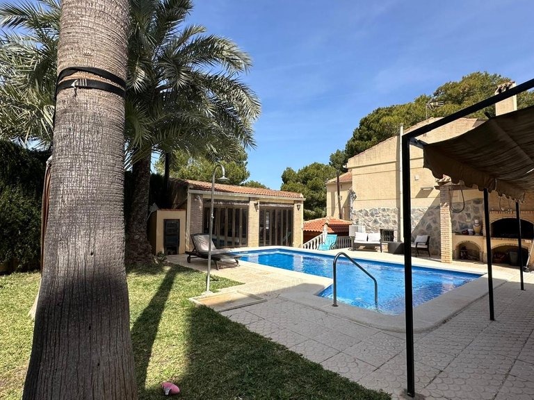 Villa for Sale in Torrevieja, Alicante 1