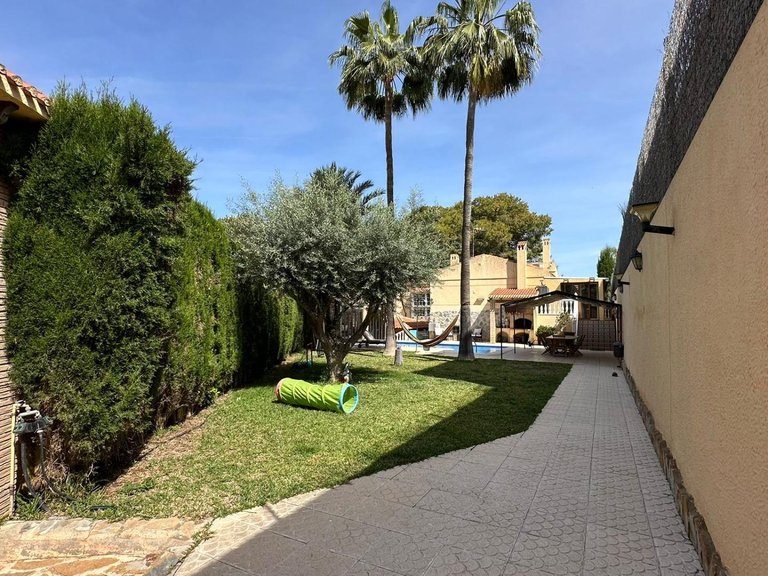 Villa for Sale in Torrevieja, Alicante 22