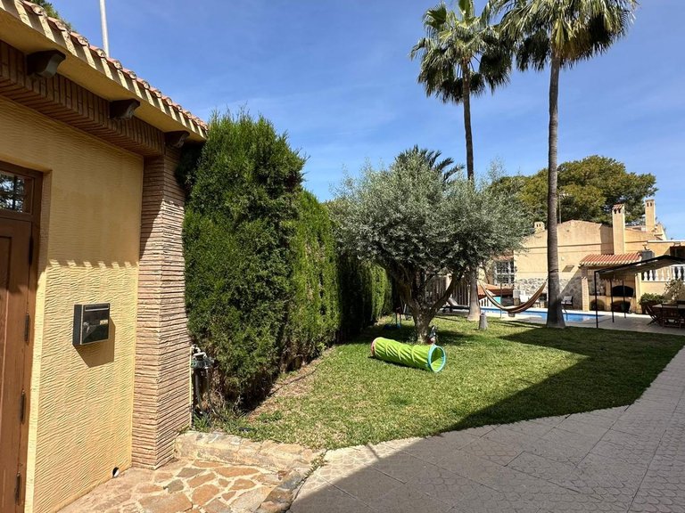 Villa for Sale in Torrevieja, Alicante 23