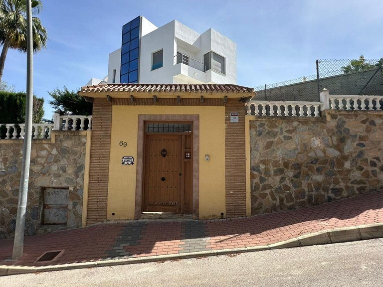 Villa for Sale in Torrevieja, Alicante 3