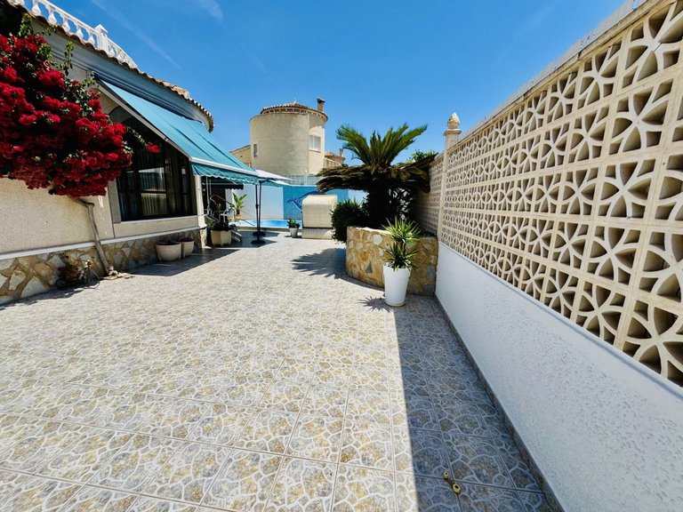 Villa for Sale in Torrevieja, Alicante 5