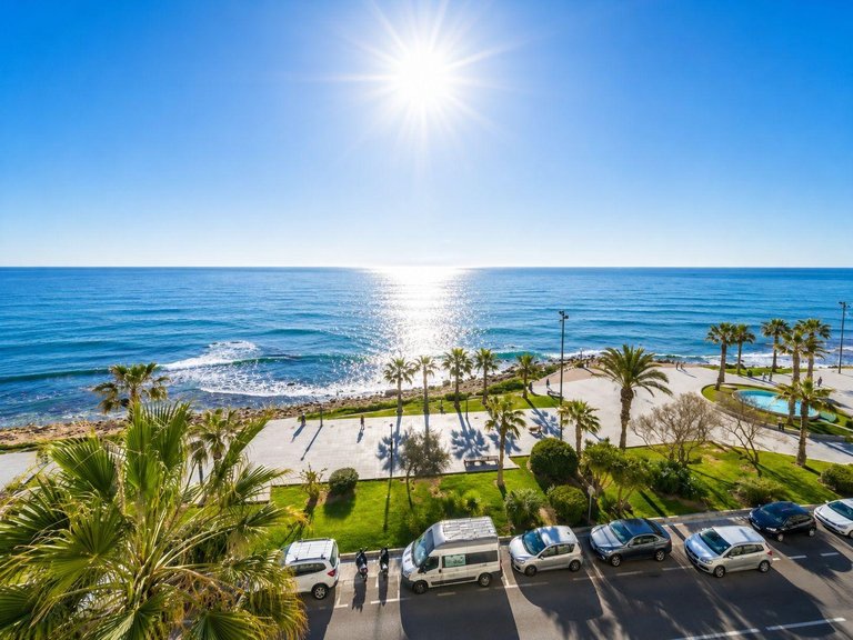 Apartment for Sale in Costa Blanca Torrevieja, Alicante 1