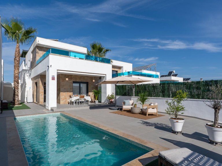 Villa for Sale in Inland Bigastro, Alicante 1