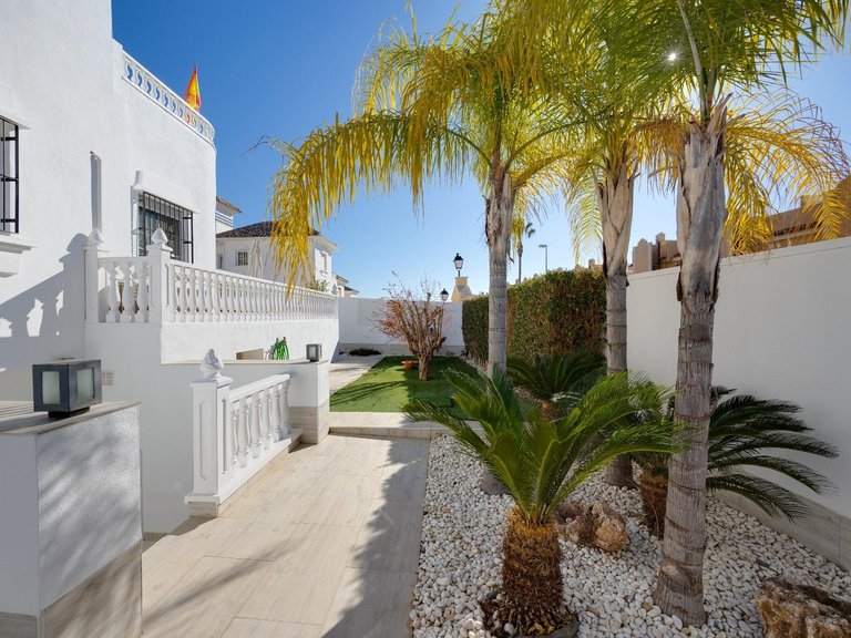 Town House for Sale in Costa Blanca Orihuela Costa, Alicante 2