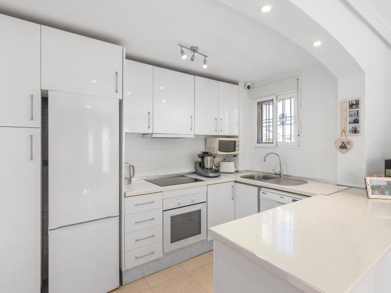 Town House for Sale in Costa Blanca Cabo Roig, Alicante 11