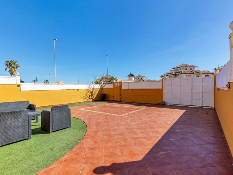 Town House for Sale in Costa Blanca Cabo Roig, Alicante 23