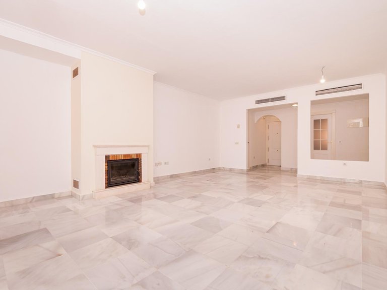 Villa for Sale in Estepona, Malaga 4