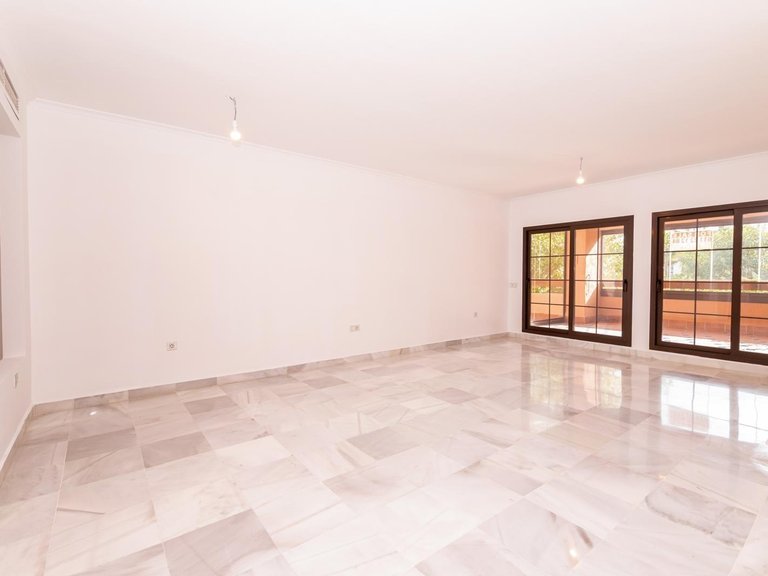Villa for Sale in Estepona, Malaga 5