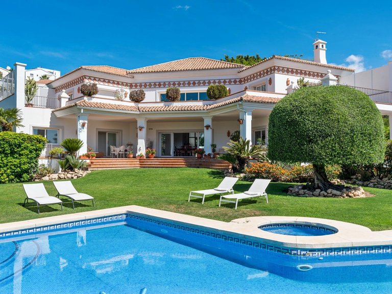 Villa for Sale in Benahavís, Malaga 1