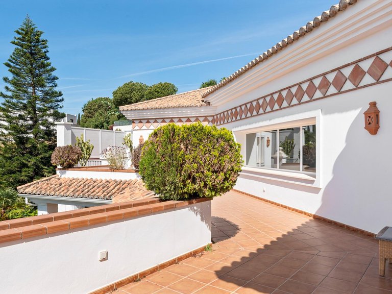 Villa for Sale in Benahavís, Malaga 11