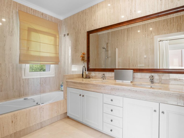 Villa for Sale in Benahavís, Malaga 27