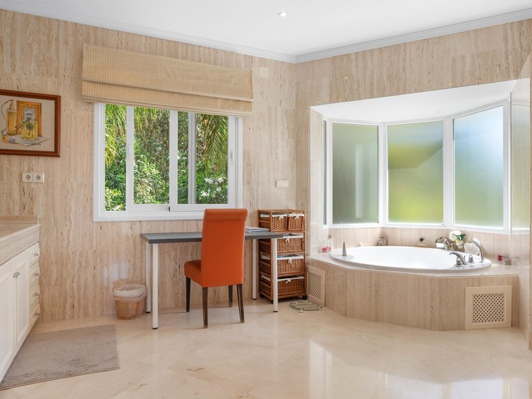 Villa for Sale in Benahavís, Malaga 31