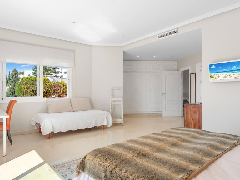 Villa for Sale in Benahavís, Malaga 32