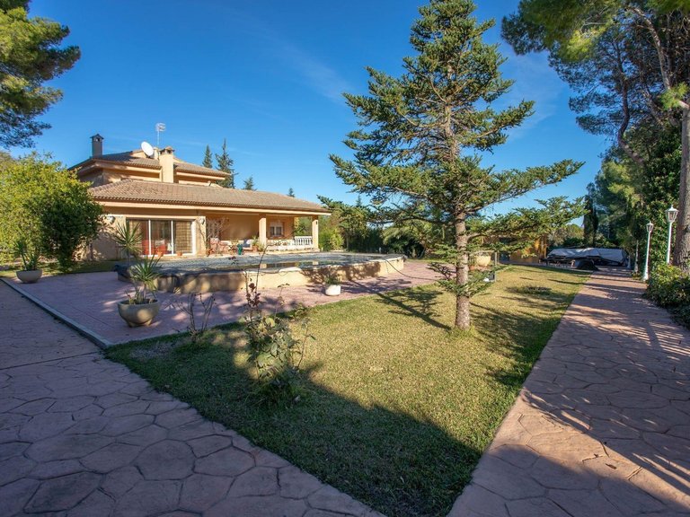 Villa for Sale in Inland Cocentaina, Alicante 1