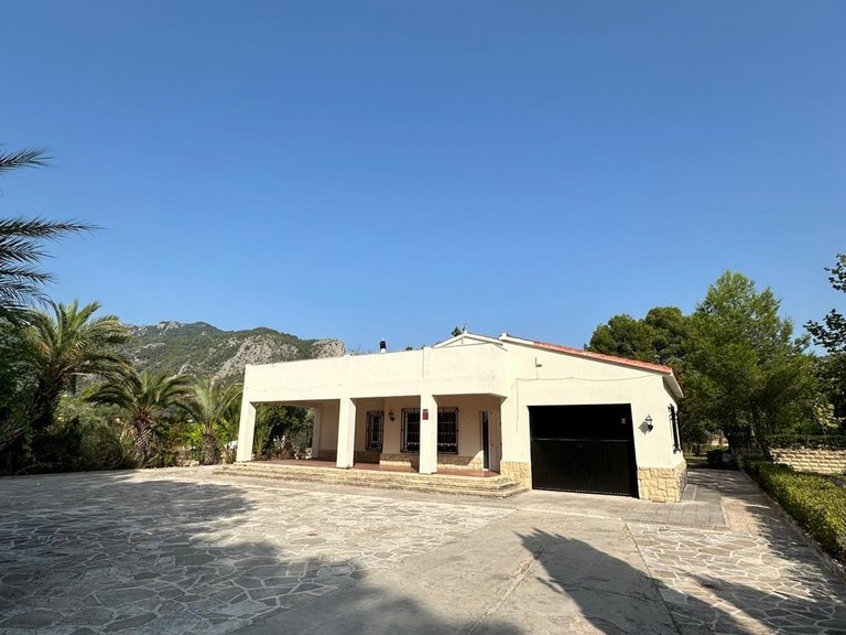 Villa for Sale in Inland Muro De Alcoy, Alicante 1
