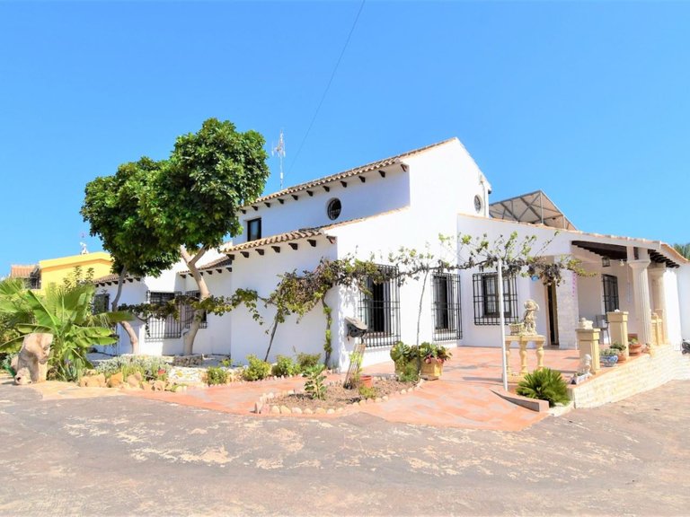 Villa for Sale in Orihuela Costa, Alicante 1
