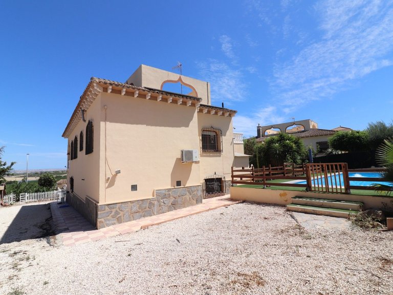 Villa for Sale in Algorfa, Alicante 35