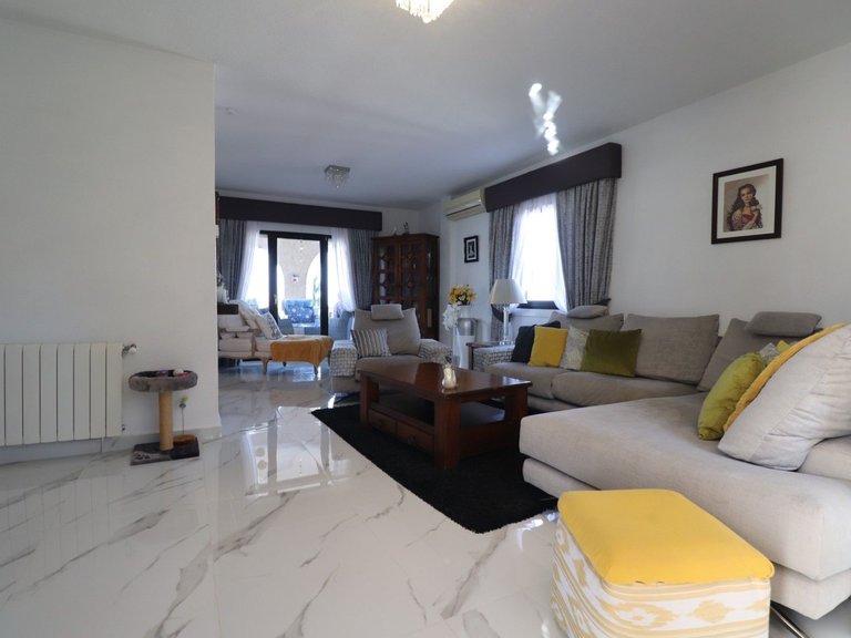 Villa for Sale in Almoradi, Alicante 11