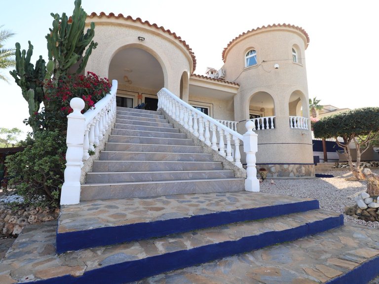 Villa for Sale in Almoradi, Alicante 47