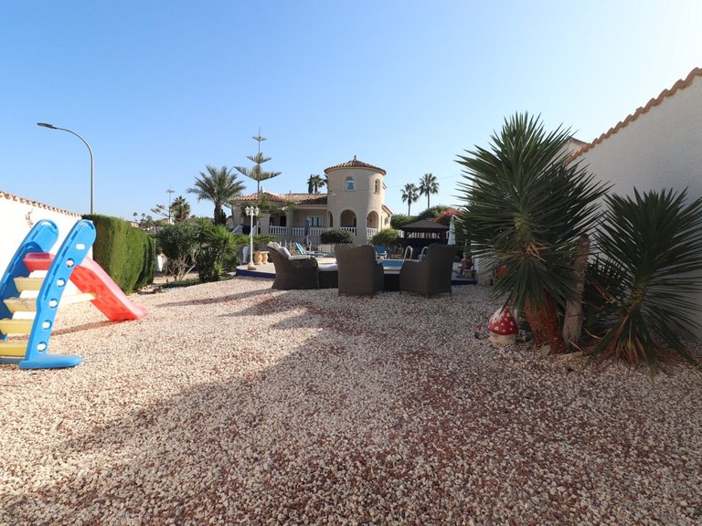 Villa for Sale in Almoradi, Alicante 50