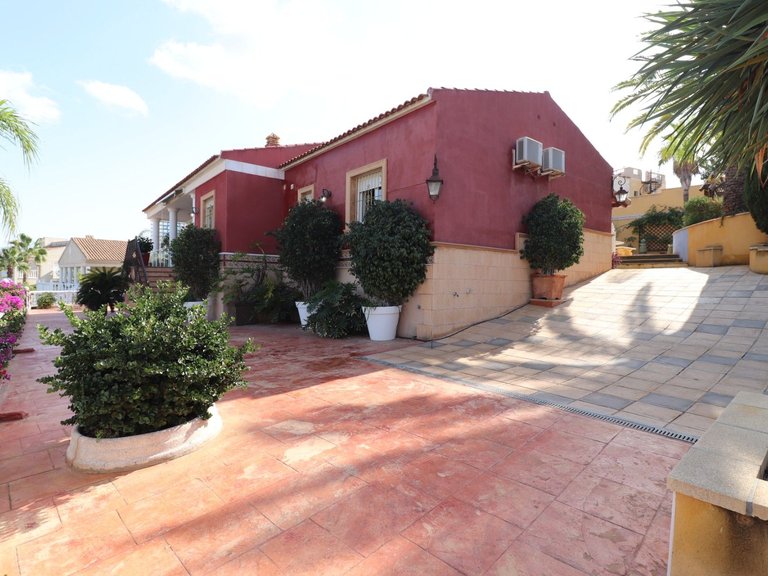 Villa for Sale in Algorfa, Alicante 36
