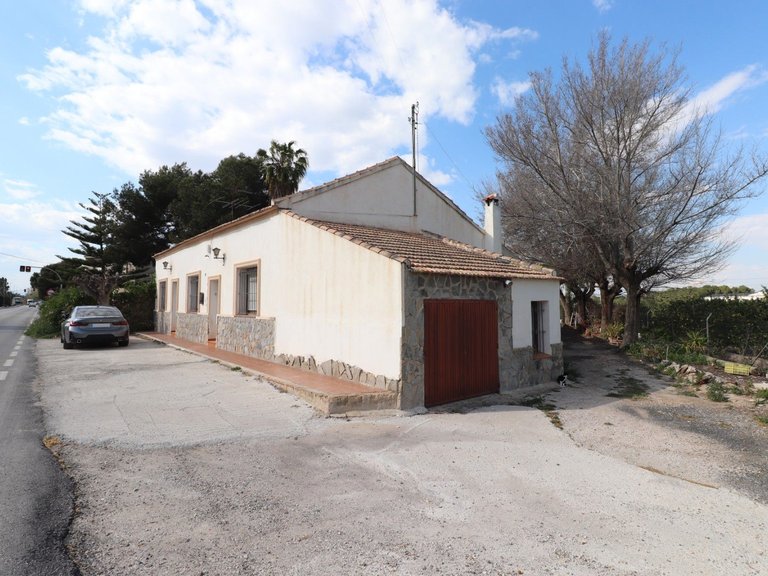 Villa for Sale in Almoradi, Alicante 2