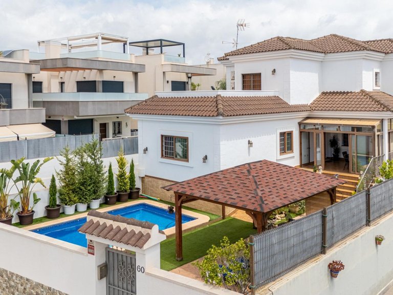 Villa for Sale in Los Montesinos, Alicante 1