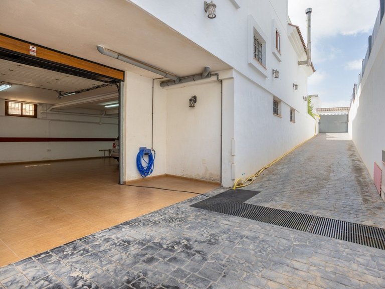 Villa for Sale in Los Montesinos, Alicante 26