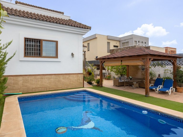 Villa for Sale in Los Montesinos, Alicante 35