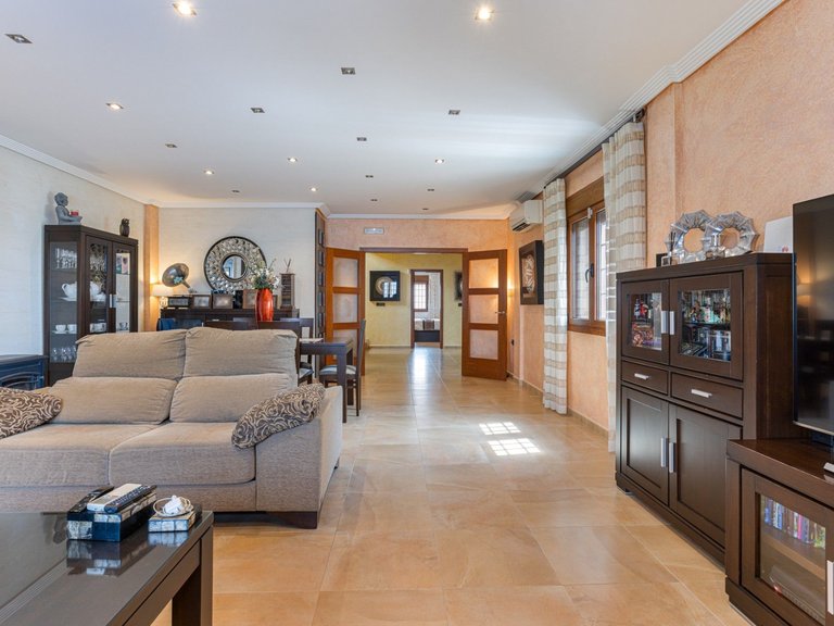 Villa for Sale in Los Montesinos, Alicante 6
