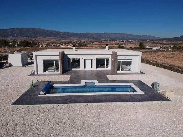 Villa for Sale in Pinoso, Alicante 1
