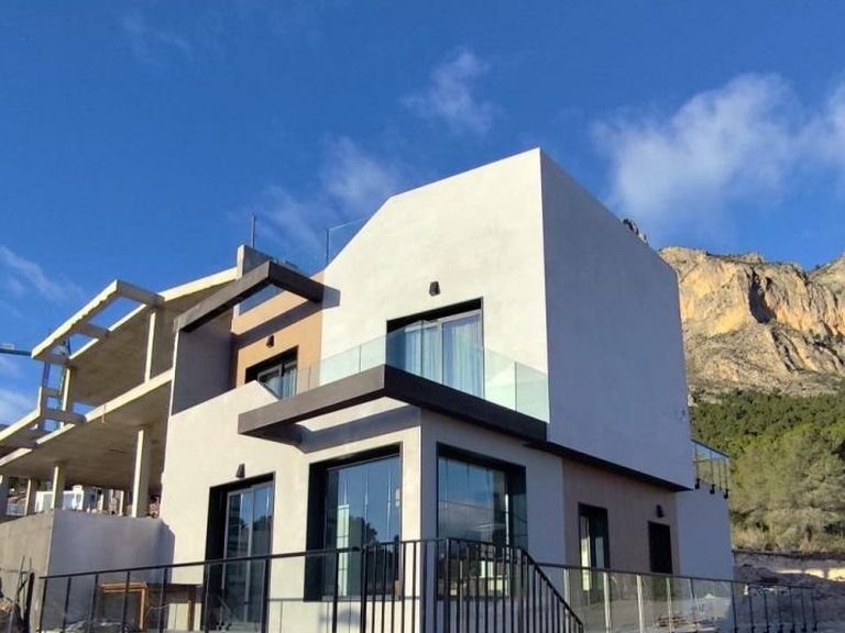 Town House for Sale in Polop, Alicante 1