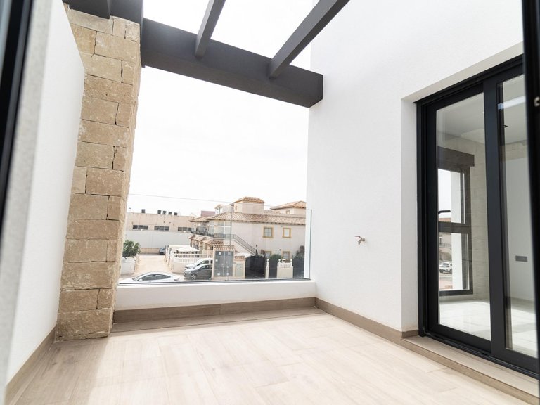Villa for Sale in Orihuela Costa, Alicante 28