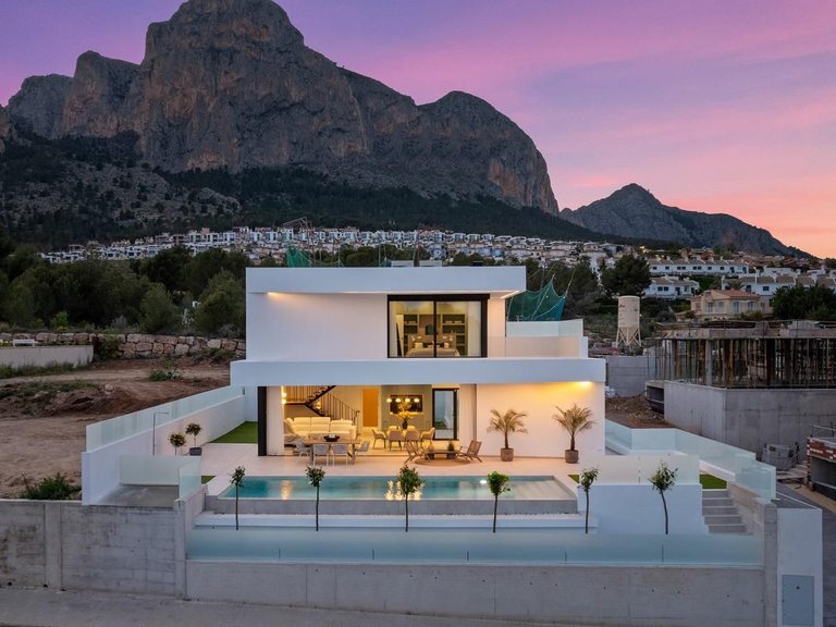 Villa for Sale in Polop, Alicante 1