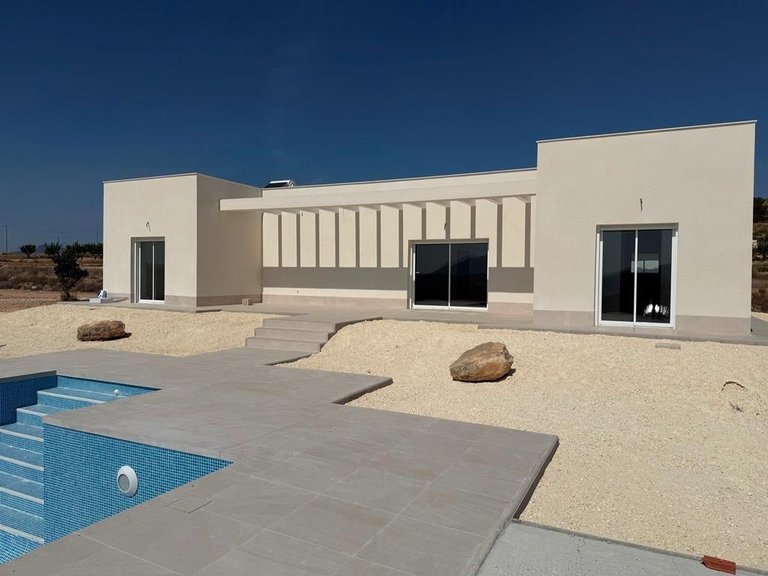 Villa for Sale in Pinoso, Alicante 1