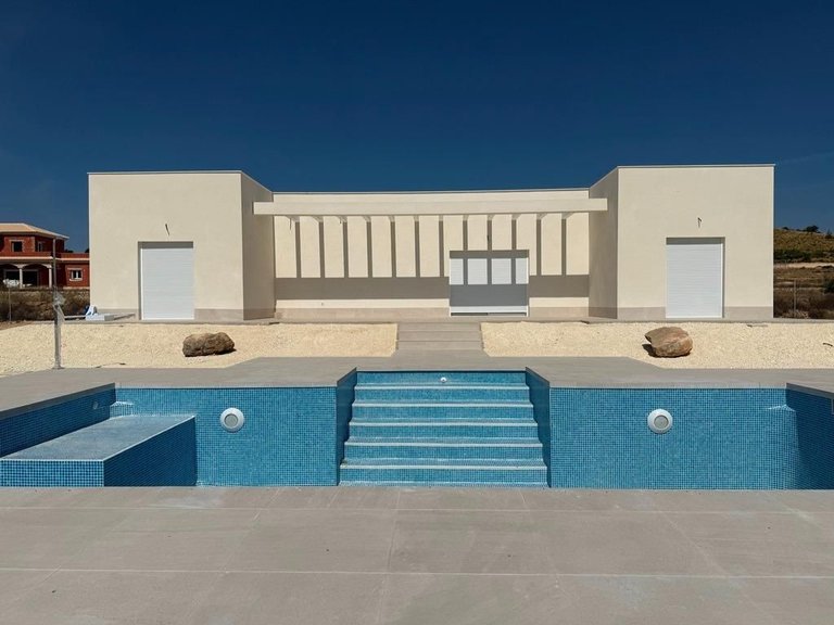 Villa for Sale in Pinoso, Alicante 2