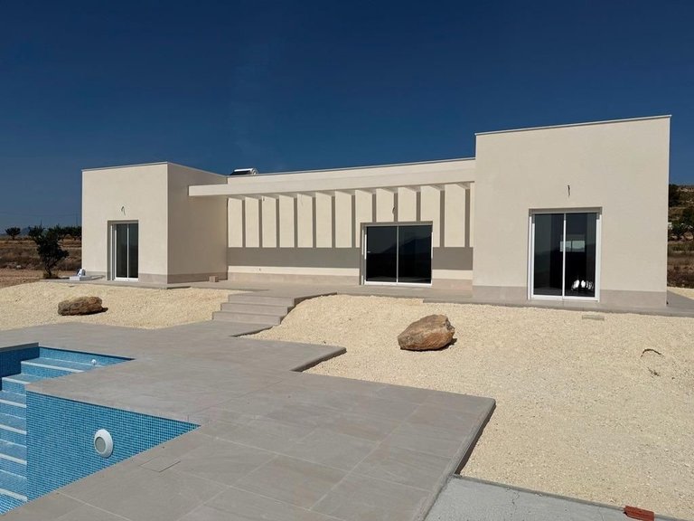 Villa for Sale in Pinoso, Alicante 3