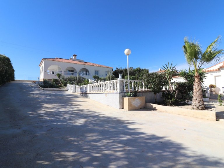 Villa for Sale in Algorfa, Alicante 1