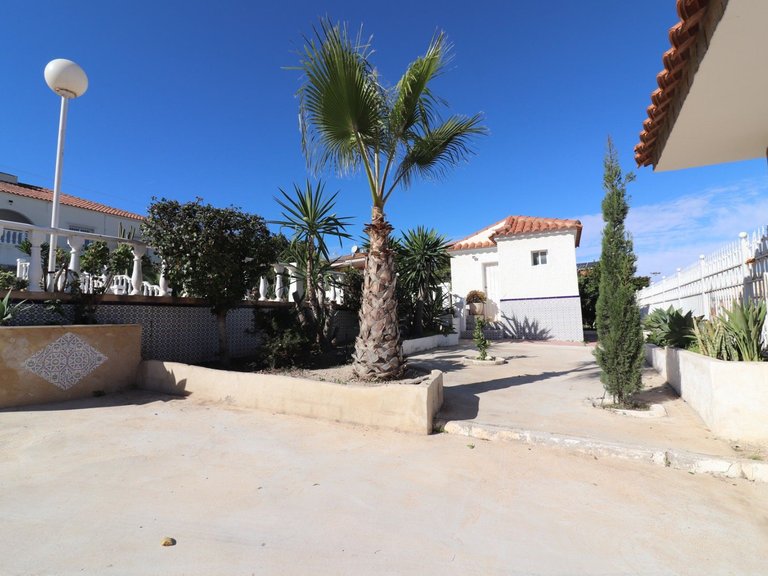Villa for Sale in Algorfa, Alicante 38