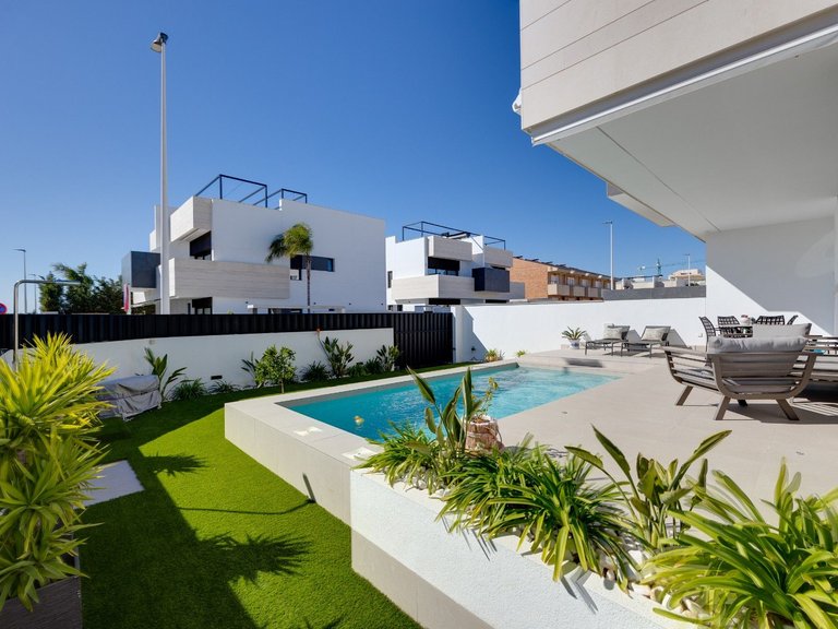 Villa for Sale in Pilar De La Horadada, Alicante 1