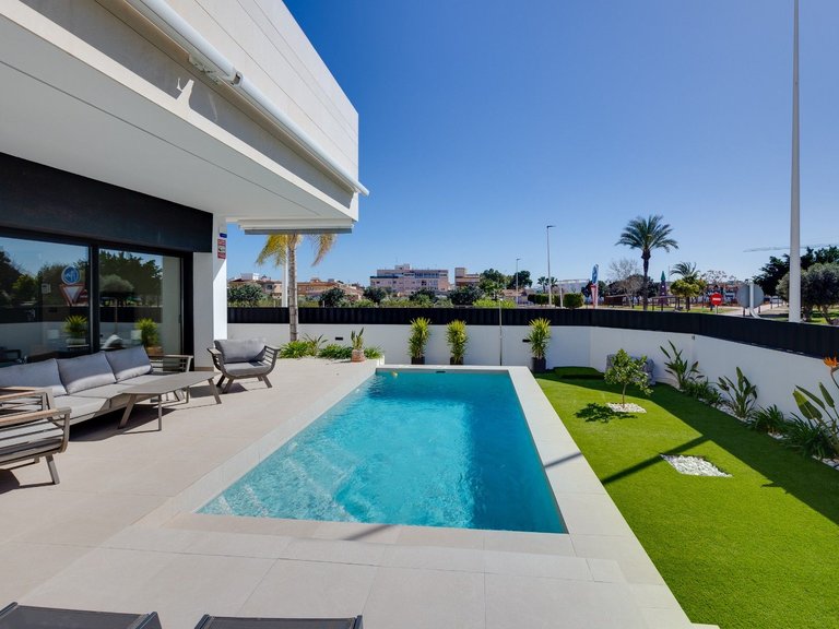 Villa for Sale in Pilar De La Horadada, Alicante 3