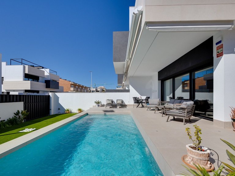 Villa for Sale in Pilar De La Horadada, Alicante 4